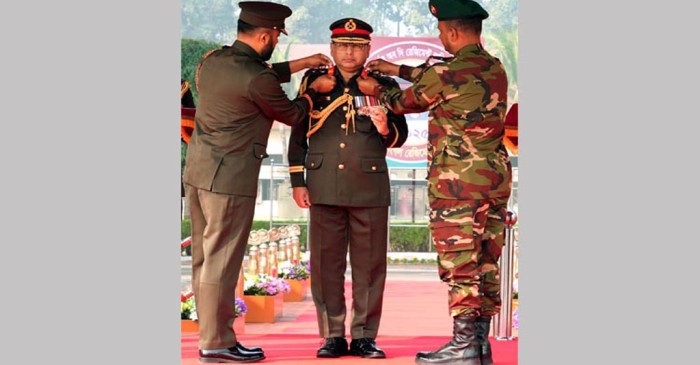 Colonel Newbegin New Age | Army chief adorned with ‘Colonel of the Regiment’
